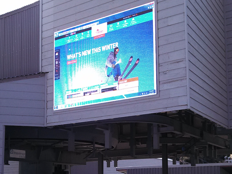 P10 outdoor screen pic while describing Digital Signage Technology